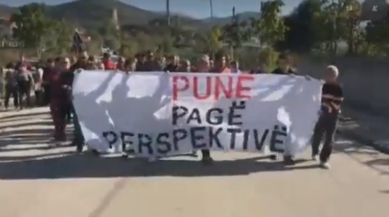 Greva e urisë/ Naftëtarët nuk tërhiqen, shokët e tyre nisen për marshim: Protesta do përshkallëzohet