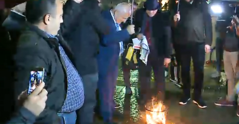 Shoqëria Civile djeg maskat para kryeministrisë, i kërkon Kjy