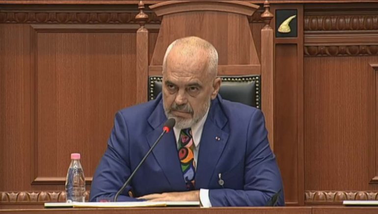 Rama sulm ndaj Metës: Takohet skutave me trafikantët e OLF-së, e vendos unë kush do jenë lojtarët rezervë dhe sulmues