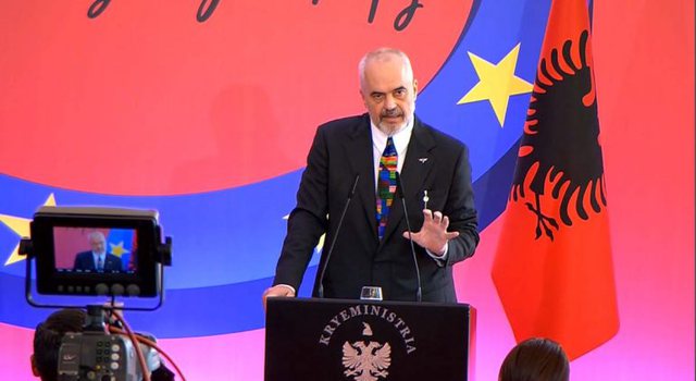 Rama thumbon Kurtin e Ramushin: Përdorin plagët e Kosovës, çfarë do t’i dorëzoj sot kryeministrit Hoti