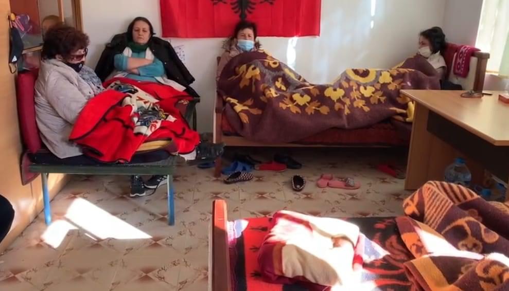 Dy greviste ne spital, Meta thirrje per zgjidhje shteterore te problemit te pagave te naftetareve