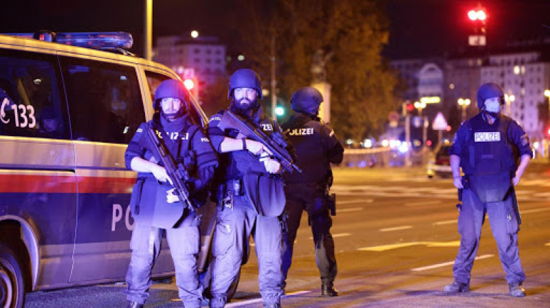 ISIS merr përgjegjësinë për sulmin terrorist në Vjenë