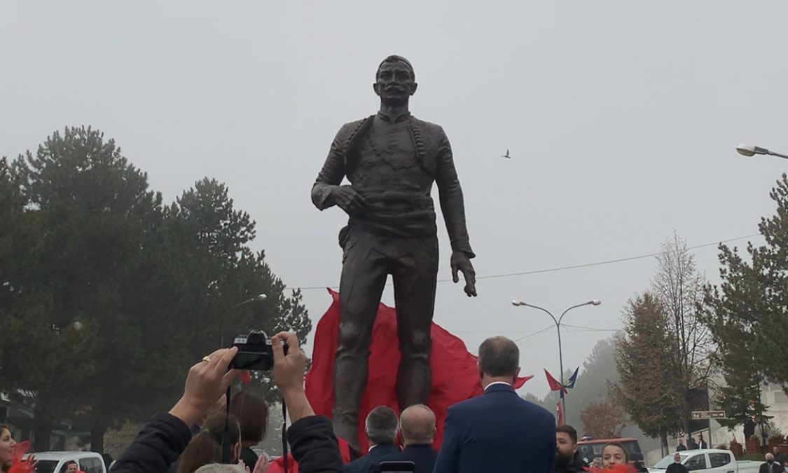 TROPOJE/ Vendoset shtatorja e Ali Iber Nezaj ne qytetin Bajram Curri