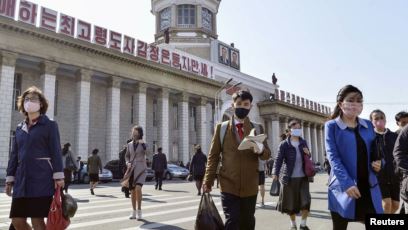 Kim Jong Un ekzekuton dy persona, mbyll Phenianin për shkak të COVID-it