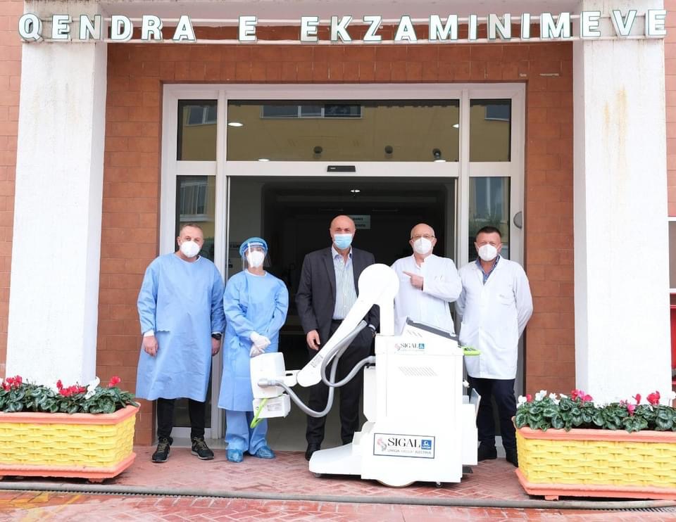 Biznesmeni Ponari i dhuron aparaturen moderne spitalit covid2