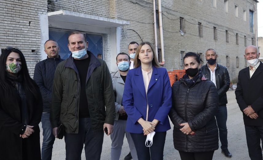 “Kombiart” ne letrat e Velise, denoncimi i Ina Zhupes: Pas nje viti asnje kazem nuk eshte hedhur