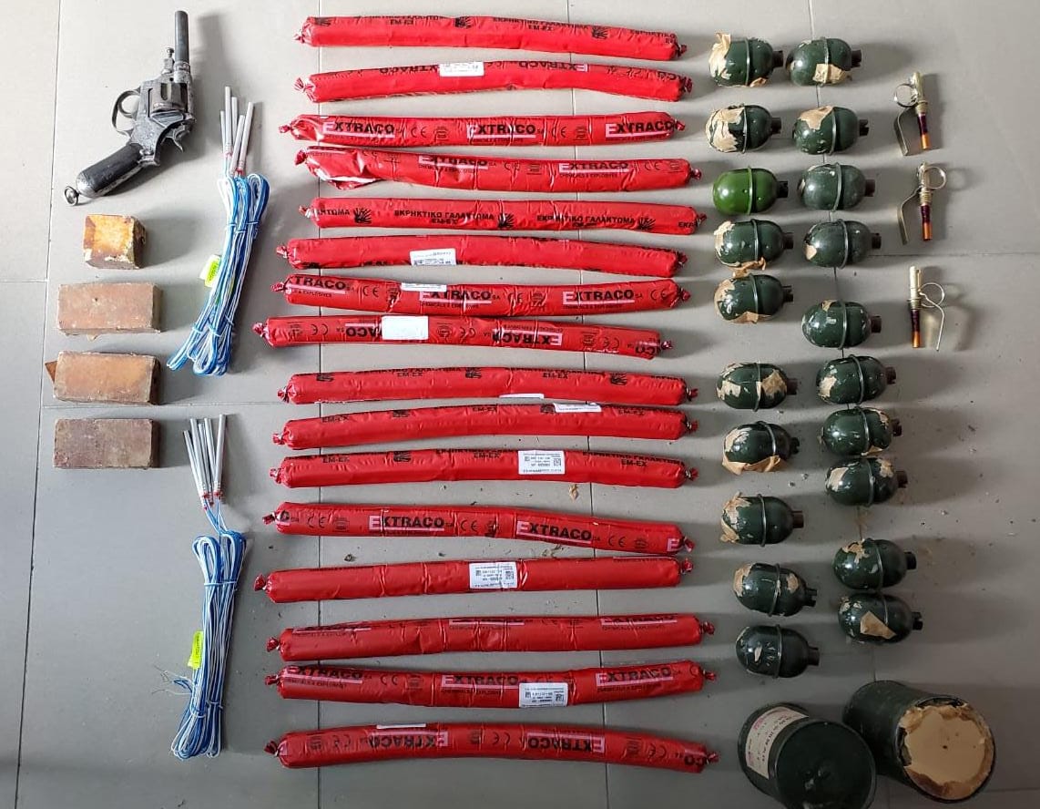 Kuksiani mbante në shtëpi një ‘punishte’ me mina me eksploziv dhe granata