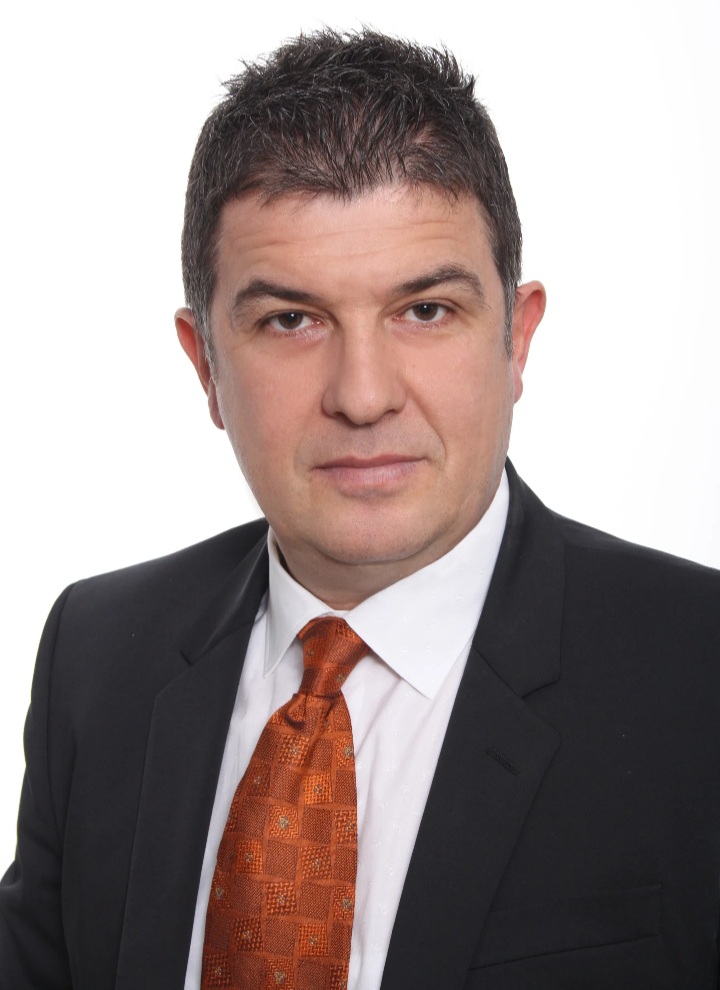 I vdiqen dy vellezer nga covid, pedagogu i ben leter Kryeministrit: Take action, not reaction!