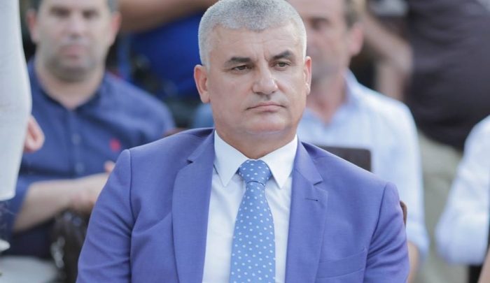 Infektohet me Covid kryetari i bashkisë së Belshit