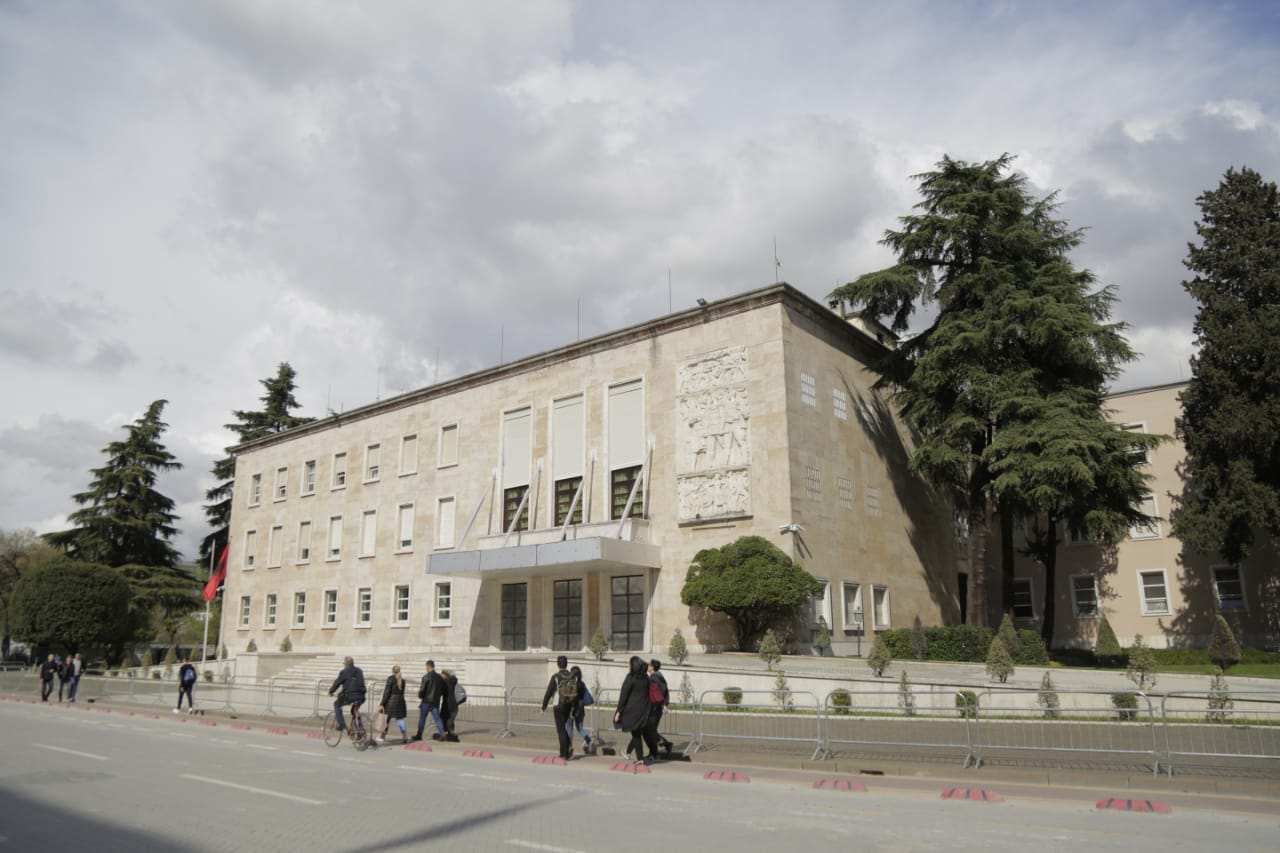 Qeveria nxjerr paketën e trete ndihmëse për bizneset e vogla e të mesme për dy muaj.Shuma dhe kriteret