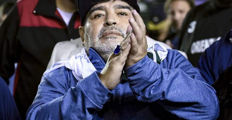 Shuhet legjenda e futbollit botëror Maradona, nuk i mbijetoi arrestit kardiak
