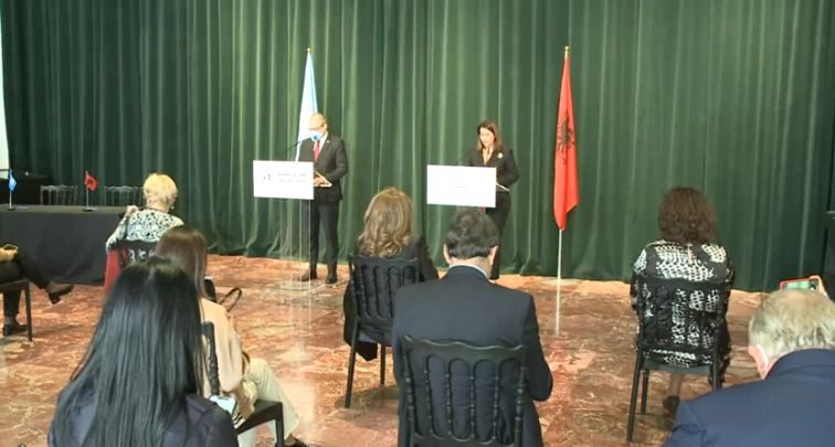 Kur do të nisin testimet e shpejta? Ministrja dhe zyrtari I OBSH japin përgjigje