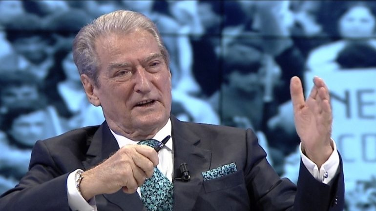 Sali Berisha i njeh një meritë Ramiz Alisë për herë të parë