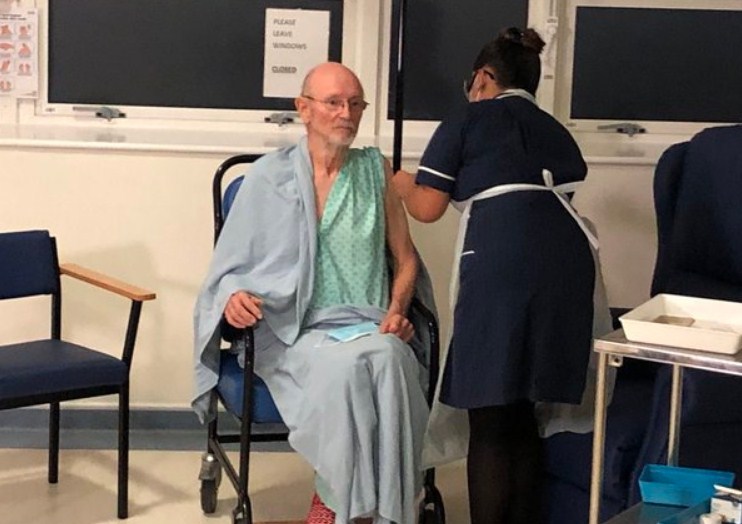 Pacienti i dyte qe mori vaksinen eshte William Shakespeare