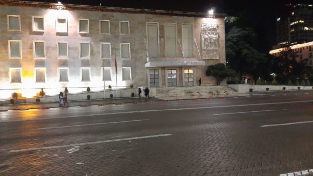 Kryeministri largohet pak para fillimit të protestës nga kryeministria, ç’kërkohet sonte