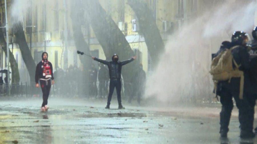 Ambasada amerikane komenton vrasjen e Klodianit, mban qëndrim për protestat