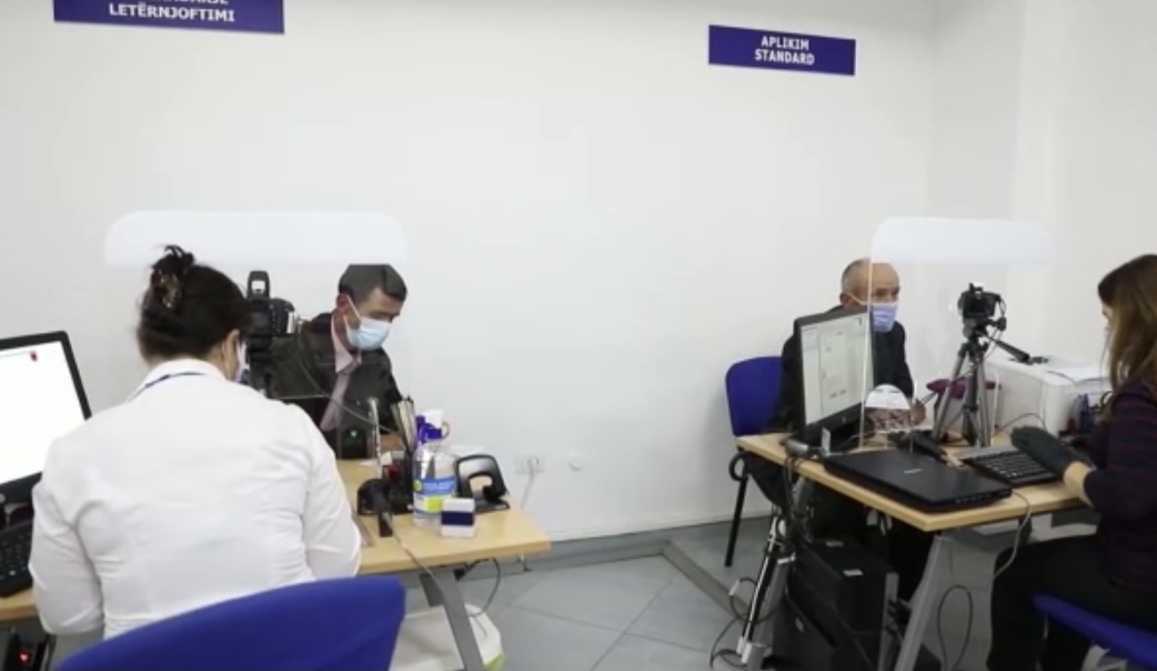Zyrat e aplikimit për dokumente biometrike, të hapura edhe ditën e shtunë