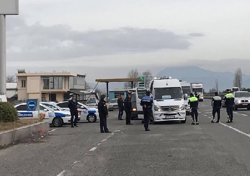 Policia, postblloqe në rrugët hyrëse të Tiranës, marshimi nis në 18.00