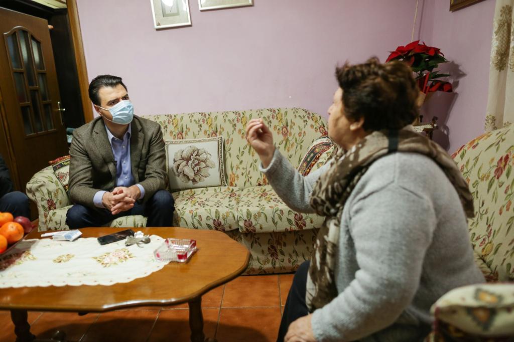 Basha ne shtëpinë e Flora Gjonit në Lezhë: Rama i la në baltë pensionistët