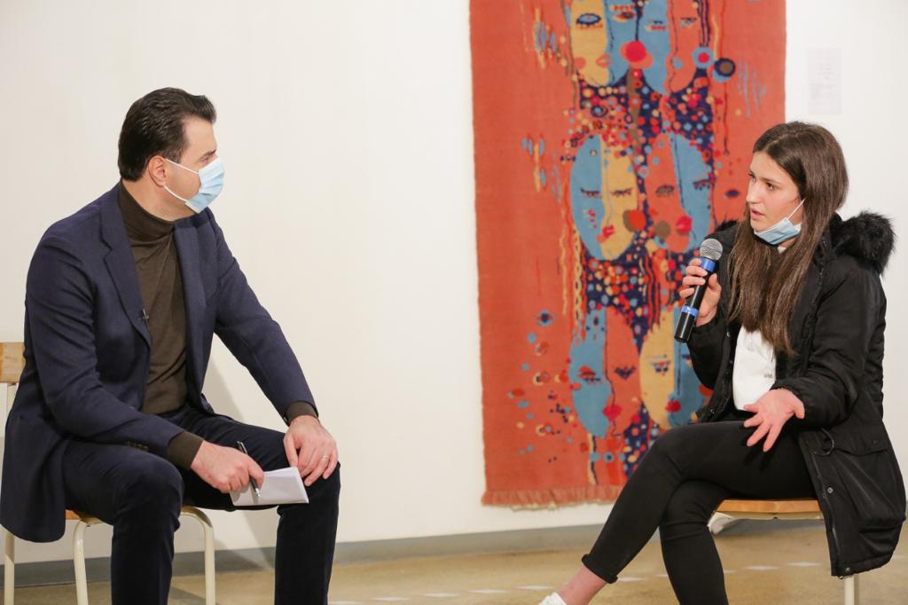 Takimi me Bashen/ Prioriteti i te rinjve kuksiane eshte vetem te ikin