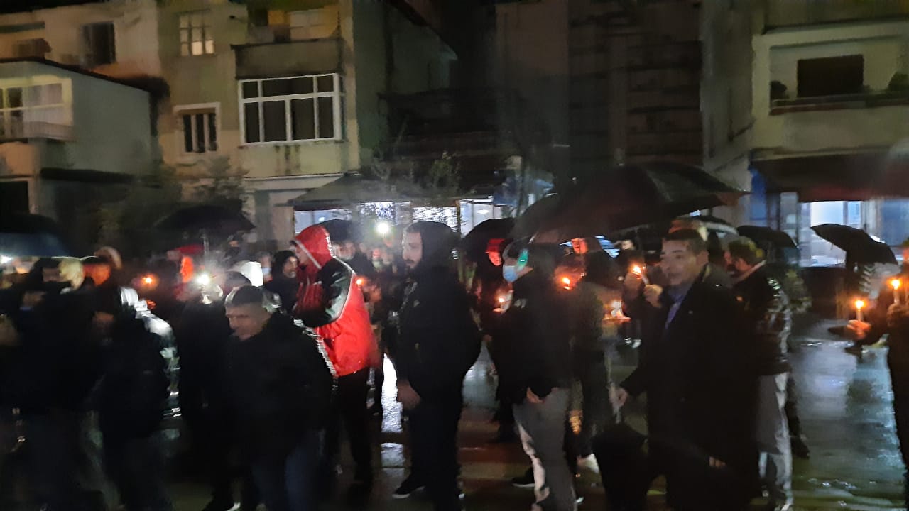VIDEO & FOTO:Lushnja ndez qirinj për Klodianin, marshuesit kërkojnë drejtësi dhe largimin e ministrit Lleshi