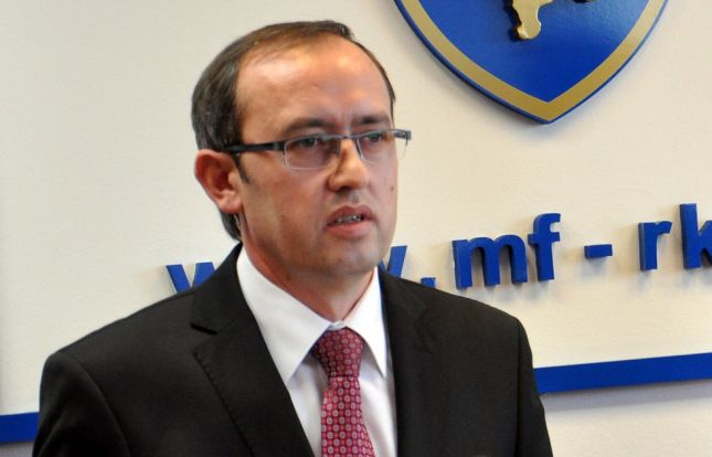 Hoti: Institucionet po punojnë shumë për sigurimin e vaksinës kundër Covid-19