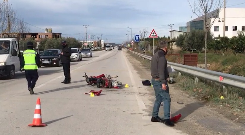 Berat/ Motori del nga rruga,drejtuesi merr plag të shumta në kokë e trup