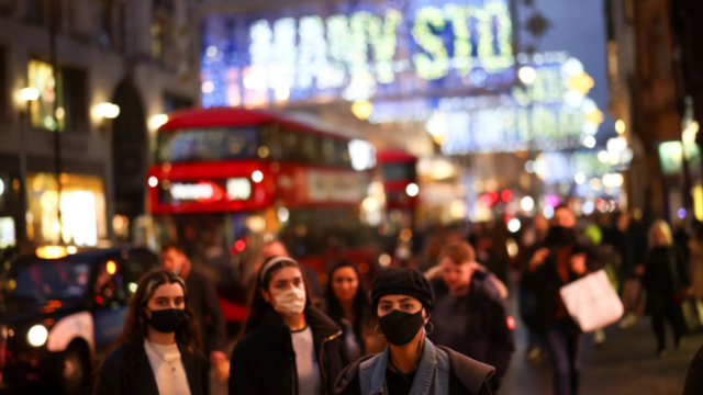 Alarmohet Britania, shtohen me 50% infektimet. Kufizimet e reja