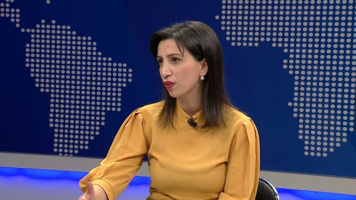 Ministrja Kushi, zbulon datën kur do të rifillojë shkolla