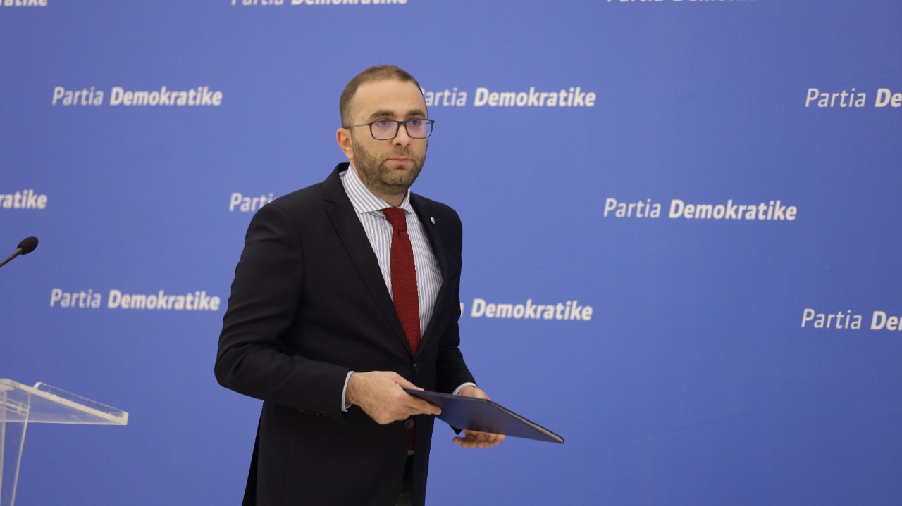 Gazmend Bardhi / Udhëzimi për rimbursimin e ilaçeve anti-COVID, një mashtrim dhe skemë korruptive