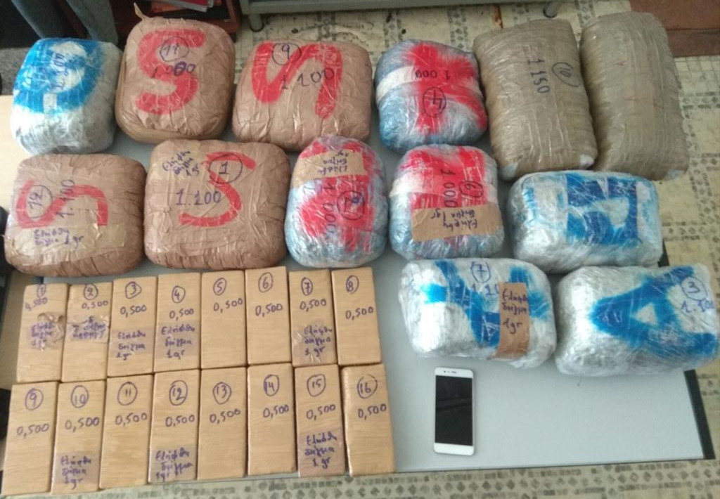 Shqiptari në Janinë me qindra mijëra euro heroinë dhe marijuanë