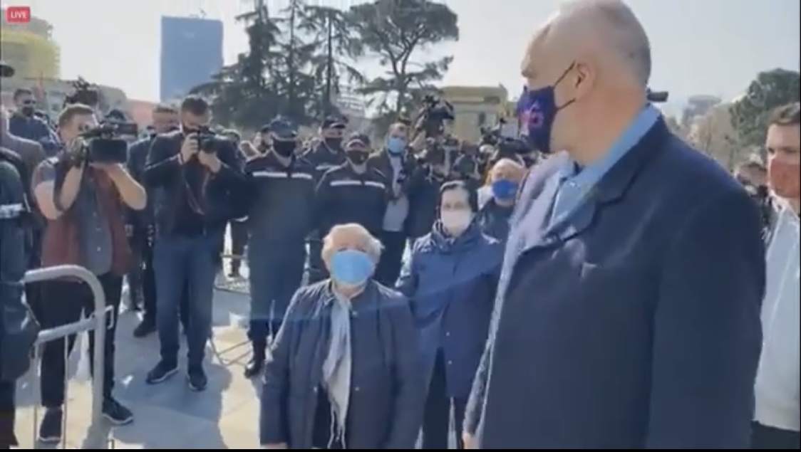 ERION DASHO/ Borati vaksinator!