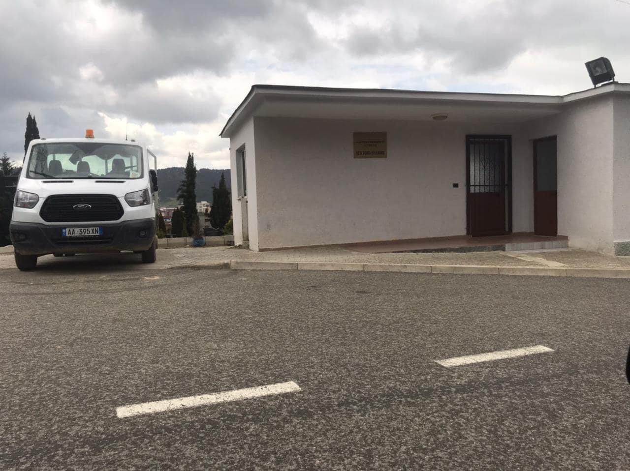 Drejtori i Velisë shkel ligjin zgjedhor, negocon vota dhe premton punësim