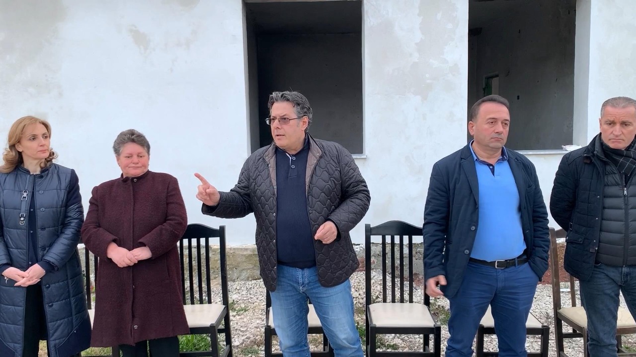 “Fushë Krujë: Dështimi me rindërtimin, pas gati 2 vjetësh, njerëzit akoma pa shtëpi”
