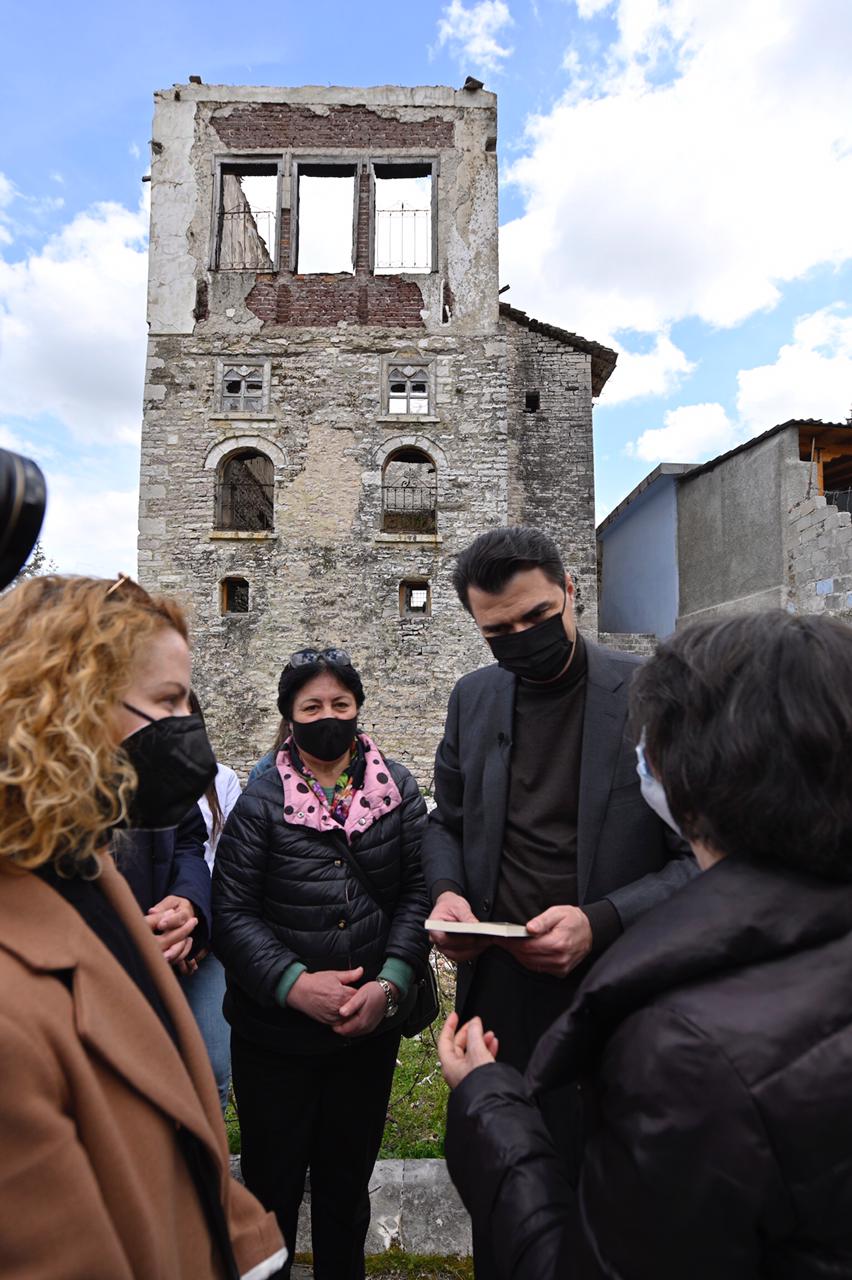 Basha tek shtëpia e Musine Kokalarit: Qeveria nuk i ktheu sytë asnjëherë të shtëpia e heroinës antikomuniste