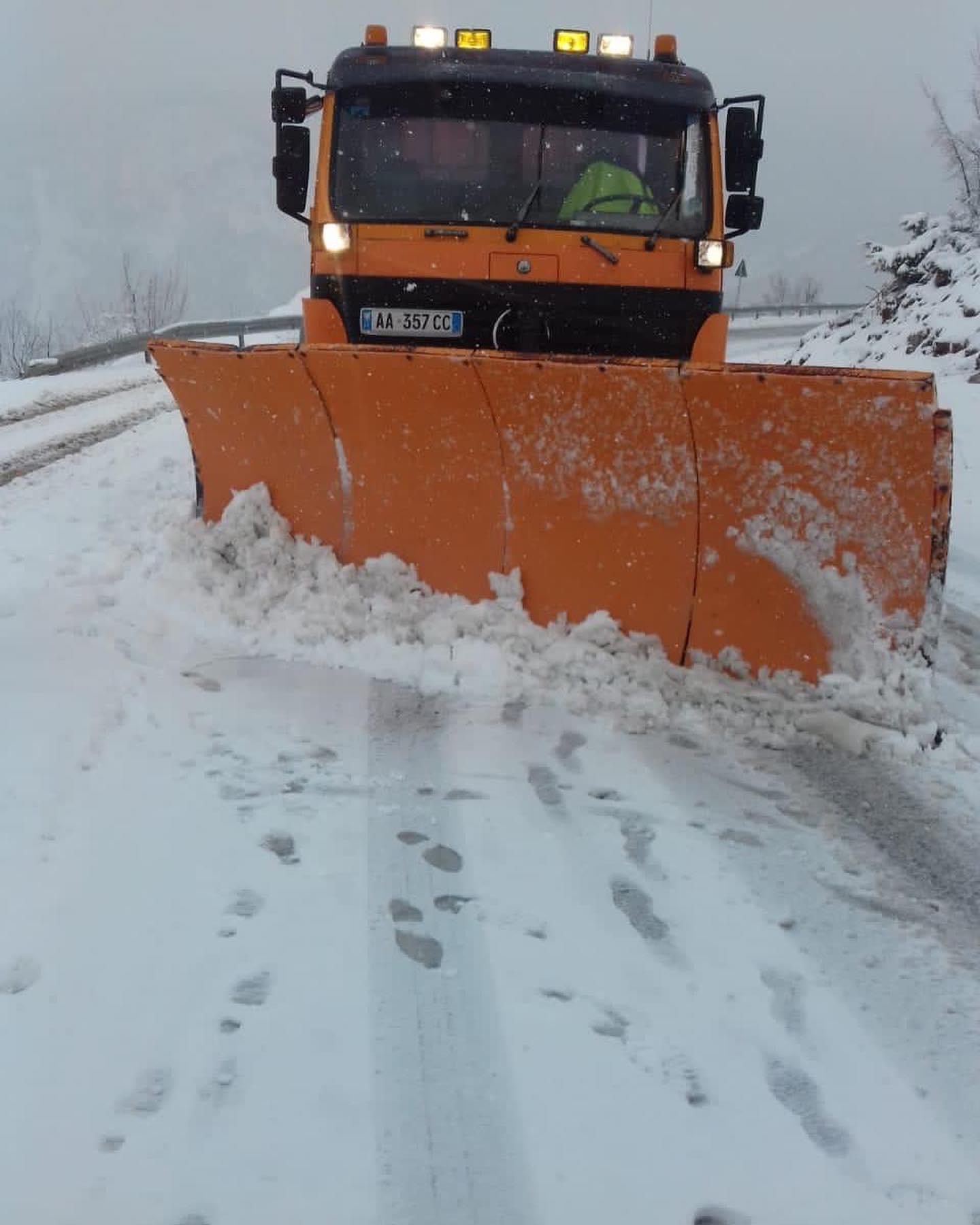 Dibër, dëbora kalon mbi gjysëm metri, verilindja pa energji