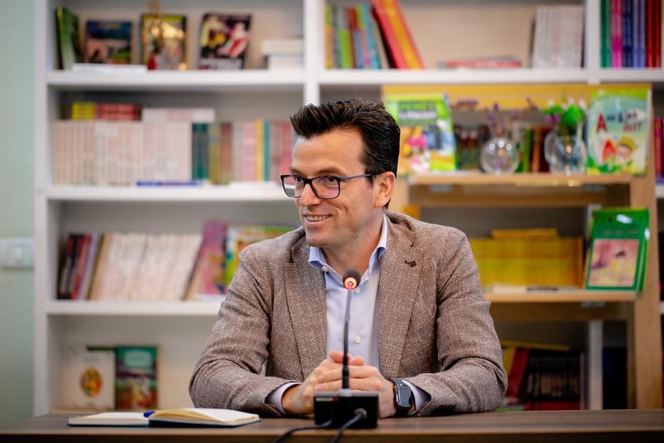 Agron Shehaj me studentët dhe gjimnazistët: Ata duan mundësi dhe meritokraci!