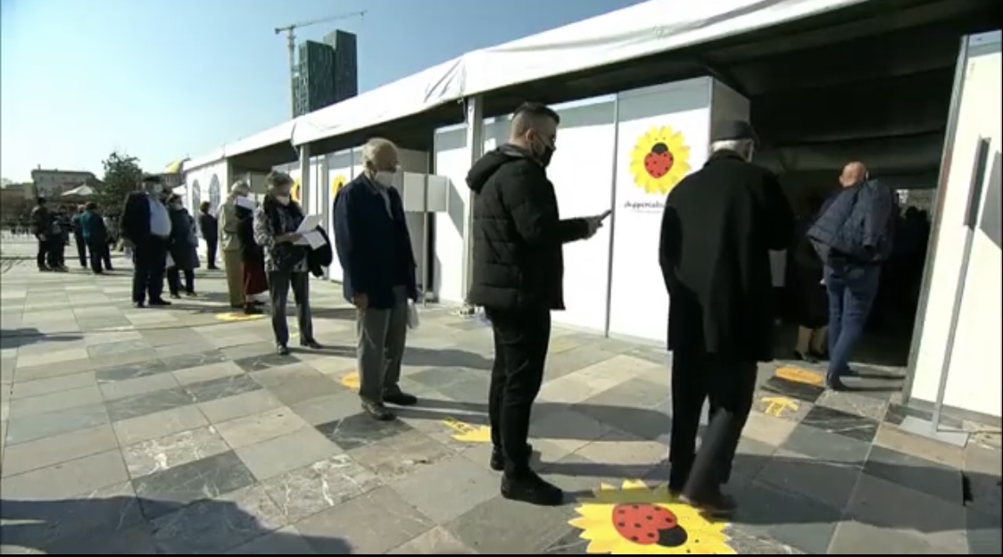 Çadrat në shesh, 20 pika vaksinimi, Rama: Do lehtësohemi nga masat në sezonin turistik