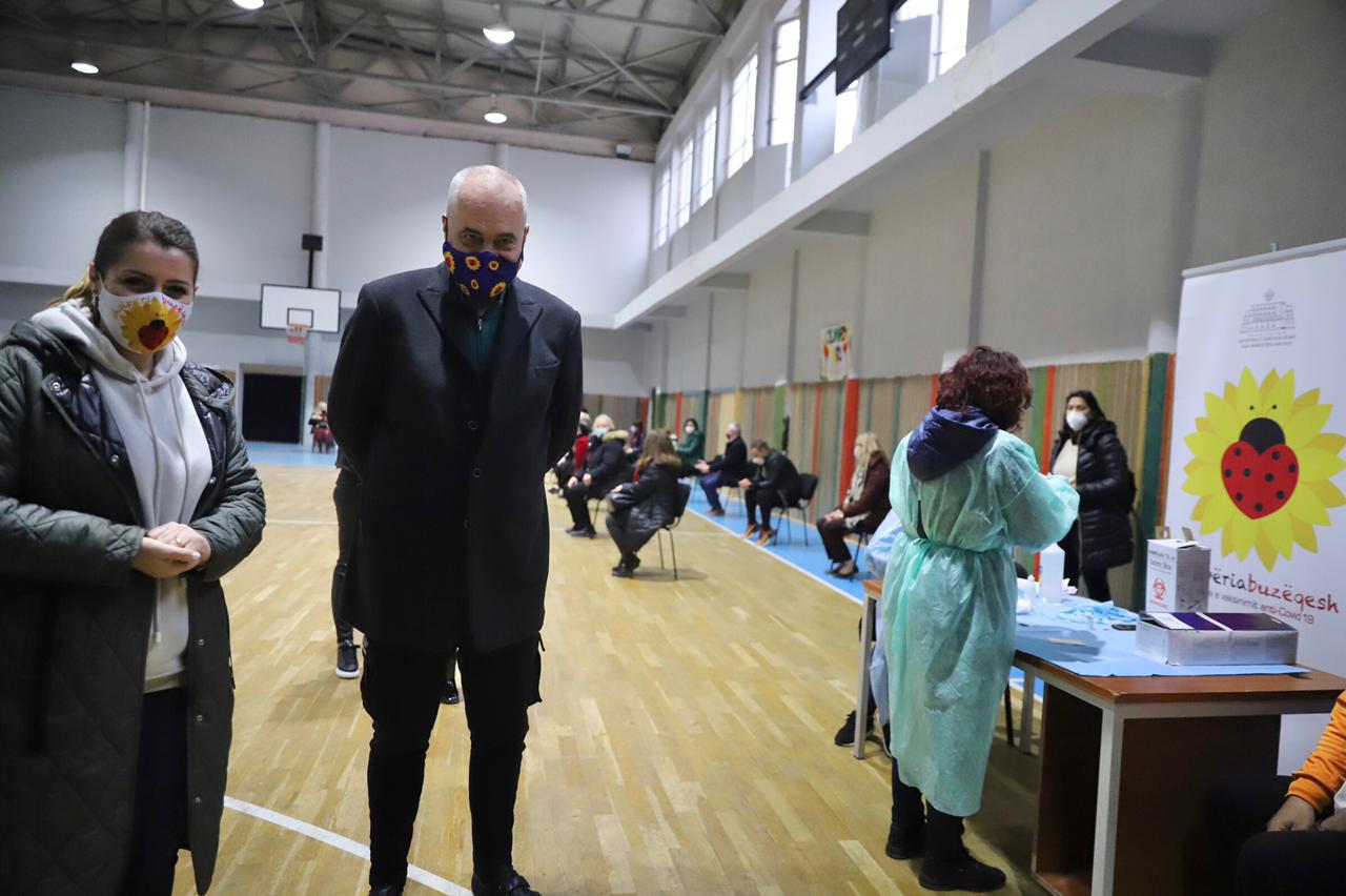 Vaksinohen 250 mësues, ja cilat shkolla e nisën të parët