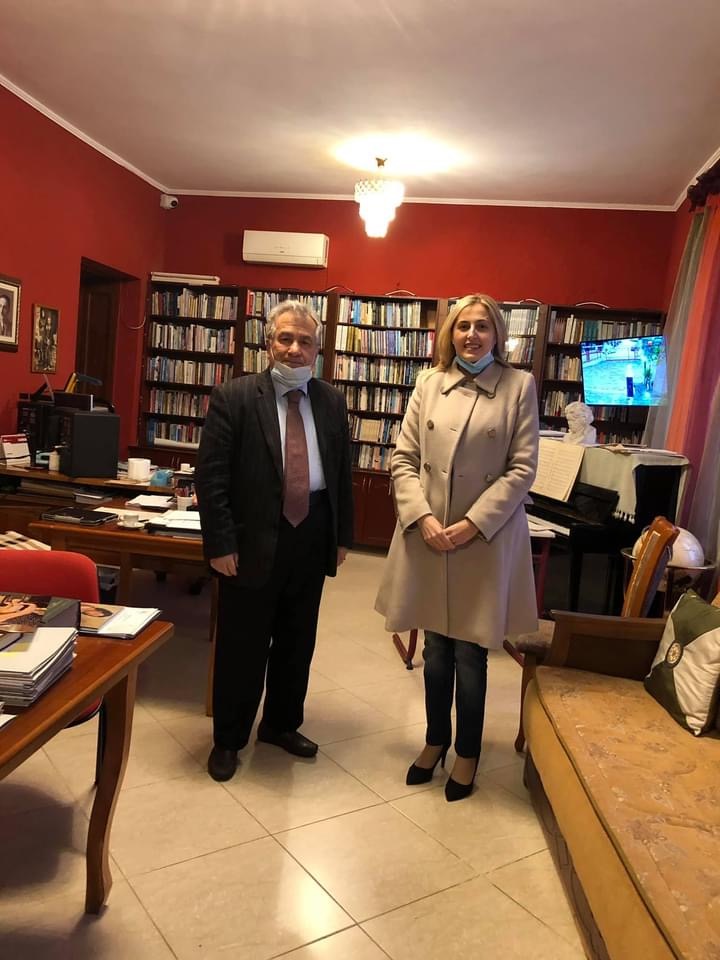 FOTO/ Ish deputeti i njohur i PS në krah të kandidates demokrate në Sarandë