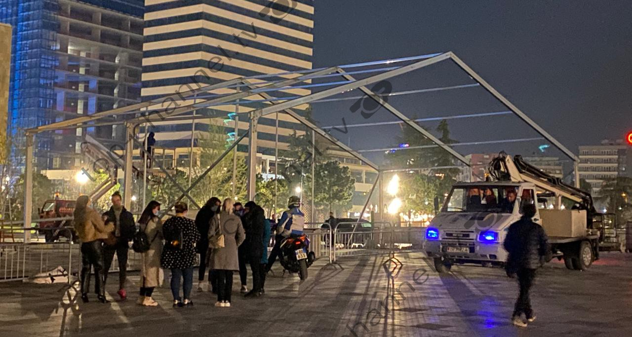 Sheshi Skenderbej kthehet në klinikë, dy tenda vaksinimi