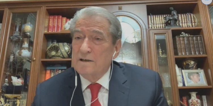 Berisha kaloi koronavirusin, dy ditë me temperature