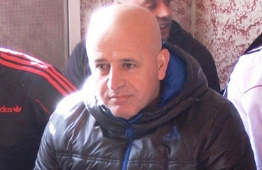 A ka lidhje Mond Çekiçi me Lul Berishën, avokati: Nuk njihen! Gazetarja:Vëllai i Mondit, kunat me Lulin!