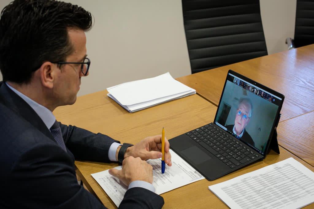 Agron Shehaj merr lajmin e mirë nga ish zv. Presidenti i Pfizer:  Në verë lehtësohen masat, do rritet numri i vaksinave