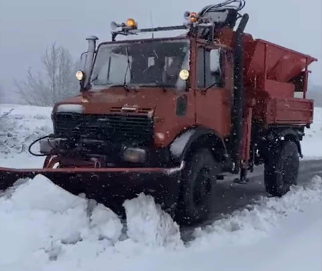 KUKËS/ Përmbysen dy kamionë në rrugën e Kombit