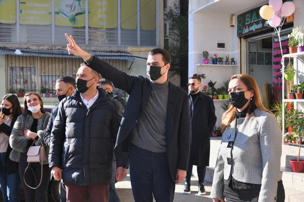 Basha me banorët e Tiranës: Kemi përvojën dhe projektin për ta shndërruar Shqipërinë