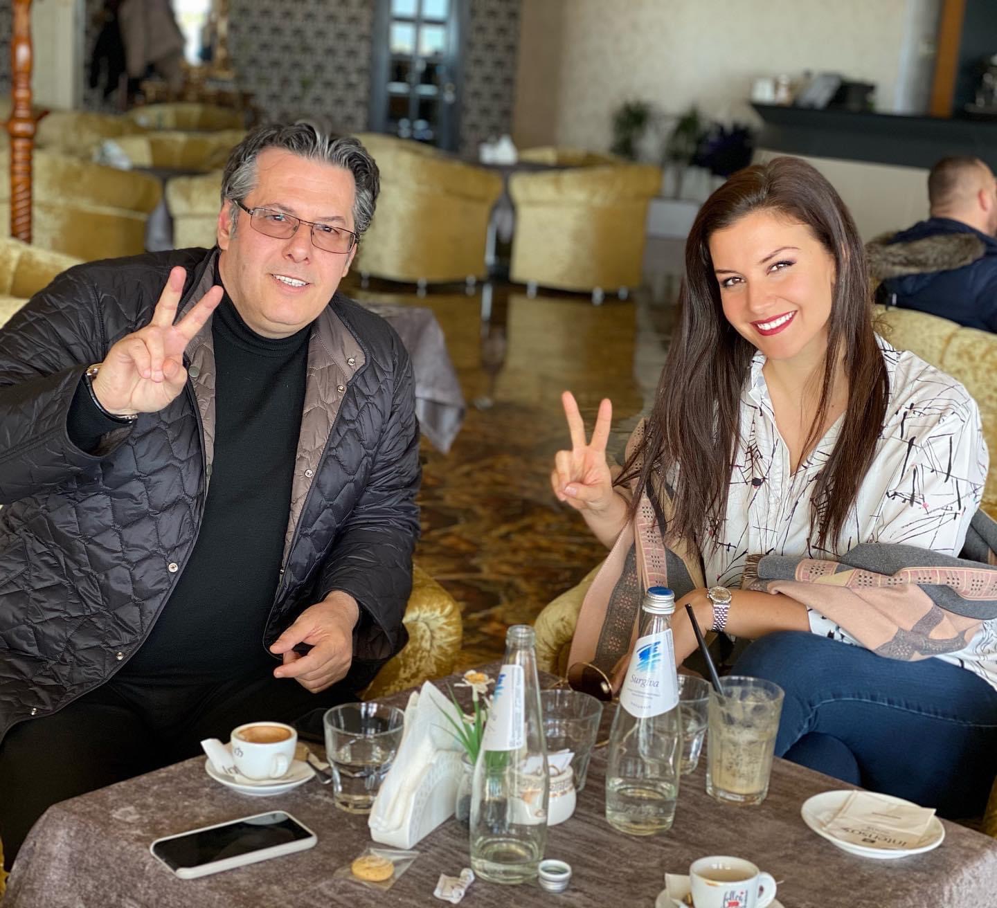 Floriana Garo rikthehet në Durrës me motiv, një kafe me Palokën