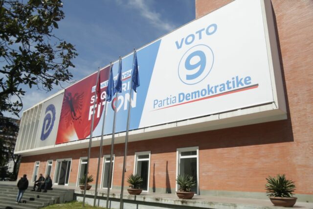 FOTOGALERI/ Sot hapet zyrtarisht fushata nga PD e PS, ja si janë përgaditjet nga dy partitë