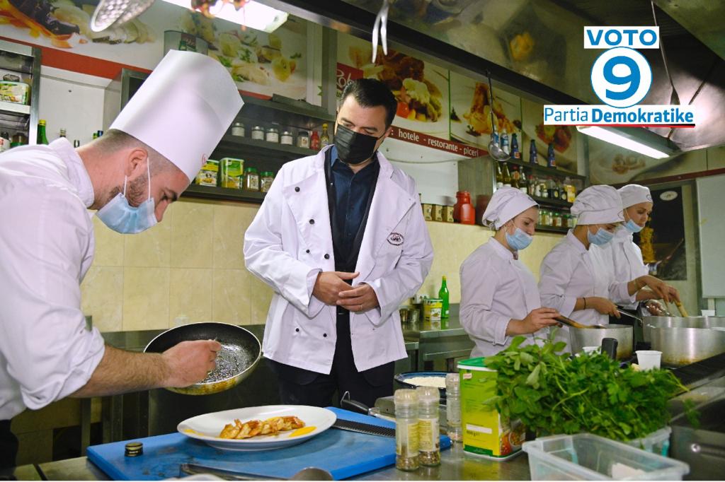 “Do të jem kryeministër i të gjithëve”, Basha me specialistë të kulinarisë: Votoni 9 për ndryshimin