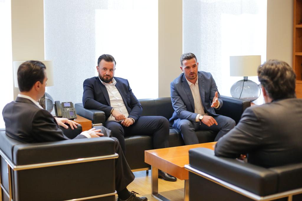 EMRAT/ Braktisin partinë drejtues të PS së Durrësit, i bashkohen PD, Basha i pret në zyrë